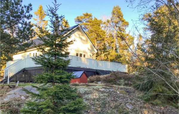 Na zdjęciu widoczny jest obiekt Amazing Home In Väddö With Wifi położony w mieście Veda.
