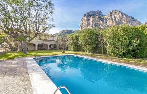 8 Bedroom Awesome Home In Polop - Finestrat