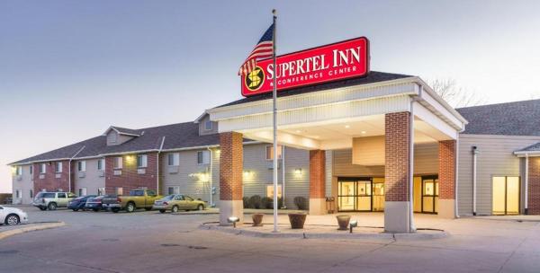 A la foto es mostra l'objecte Supertel Inn And Conference Center situat a la ciutat de Creston.