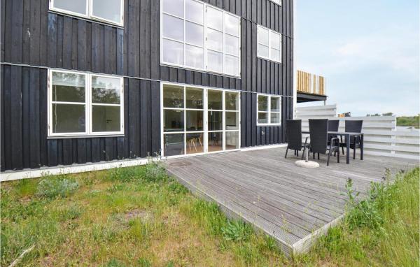 A la foto es mostra l'objecte Rejen 221 situat a la ciutat de Ebeltoft.