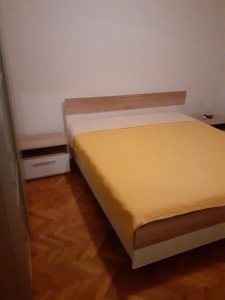 På billedet ses objektet Apartman Mirjana beliggende i byen Neviđane.