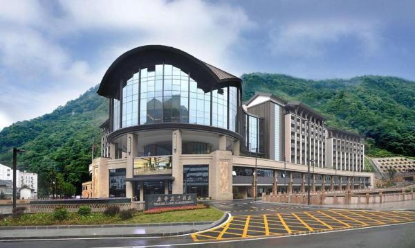 На фото показан объект Grand Land Kande Hotel, расположенный в городе Honghuaping.