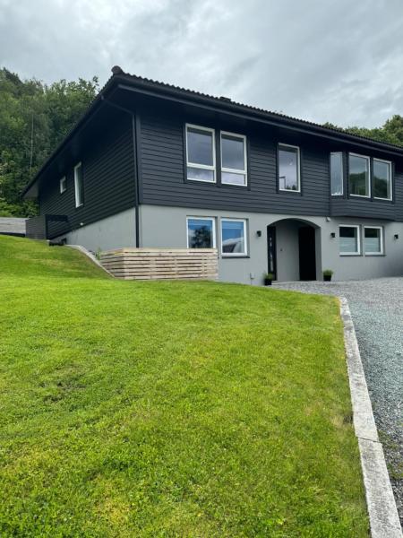 A la foto es mostra l'objecte Villa med fantastisk uteplass! 10 sengeplasser! situat a la ciutat de Ålesund.