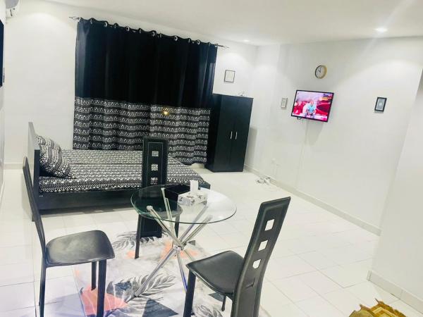 A la foto es mostra l'objecte Agréable Mini-Studio Meublé avec Wifi Gratuit, Climatiseur et Eau Chaude à Disposition situat a la ciutat de Dakar.