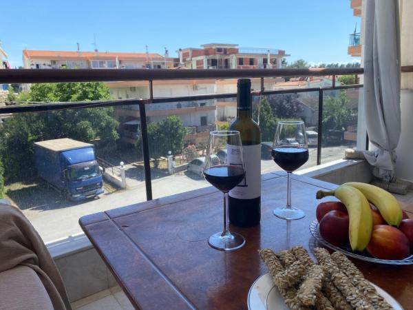 A la foto es mostra l'objecte Apartment on the beach situat a la ciutat de Néoi Epivátai.