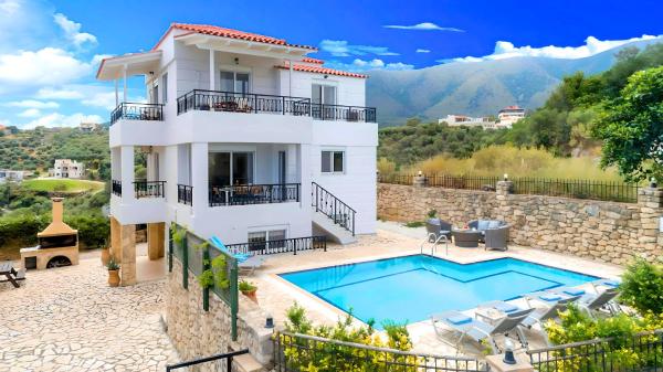 Na zdjęciu widoczny jest obiekt Mare Blue Villas Heated Pool położony w mieście Kournás.