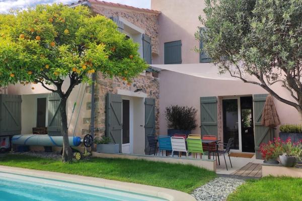 Na fotografii je vidět objekt Maison provençale en pierre avec piscine privée nacházející se ve městě Cuers.