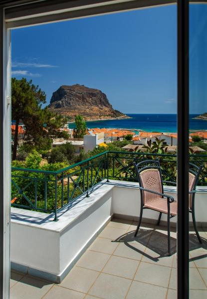 A la foto es mostra l'objecte Topophilia Villa situat a la ciutat de Yéfira.