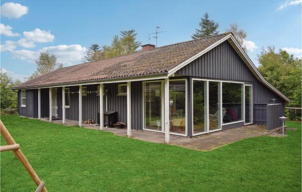 A la foto es mostra l'objecte Holiday Home Buen Glesborg Xii situat a la ciutat de Glesborg.