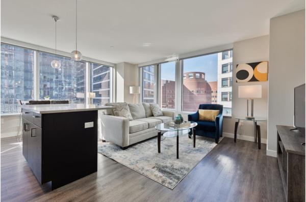 På billedet ses objektet Luxury Apt with Harbor Views beliggende i byen Boston.
