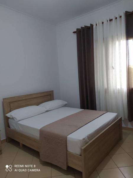 På billedet ses objektet Apartments fatmir beliggende i byen Vlorë.