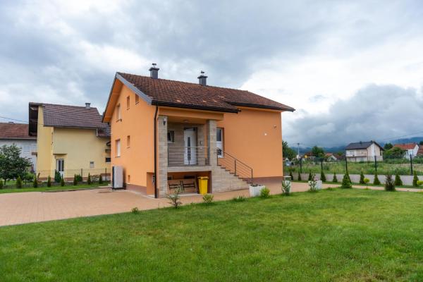 Na fotografii je vidět objekt Casa Lumi nacházející se ve městě Bugojno.