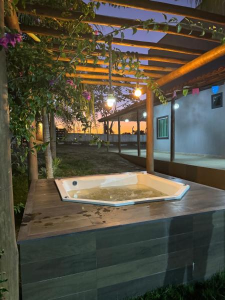 The photo shows the Chácara recanto do guerreiro located in the city of Feira de Santana.