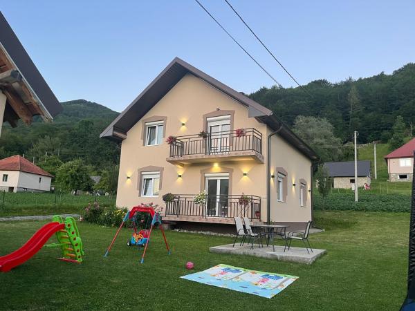 The photo shows the Guest house Paradise Kolašin located in the city of Kolašin.