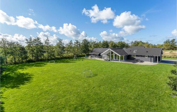 Beautiful Home In Idestrup With Sauna, Marielyst