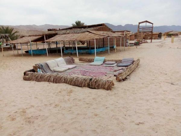 Na fotografii je vidět objekt Antika beach camp nacházející se ve městě Nuweiba.