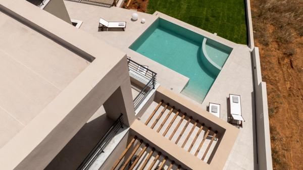 På billedet ses objektet BLUE SKY villas beliggende i byen Galatás.