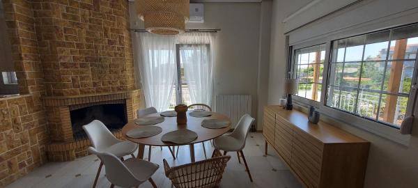 A la foto es mostra l'objecte VAYA Summer situat a la ciutat de Artemida.