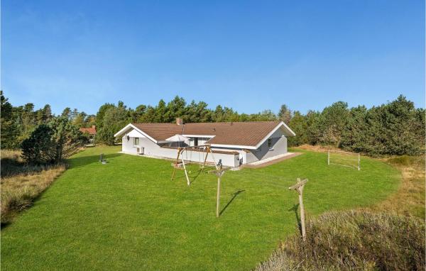 Na zdjęciu widoczny jest obiekt Pet Friendly Home In Blåvand With Sauna położony w mieście Ho.