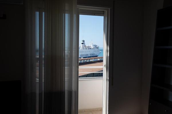 Na fotografii je vidět objekt Durres Port View Apartment nacházející se ve městě Durrës.
