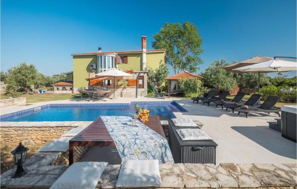 A la foto es mostra l'objecte Nice Home In Galizana situat a la ciutat de Galižana.