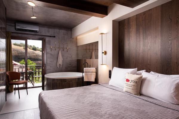 På billedet ses objektet Tsikeli Boutique Hotel Meteora - Adults Friendly beliggende i byen Kalambaka.