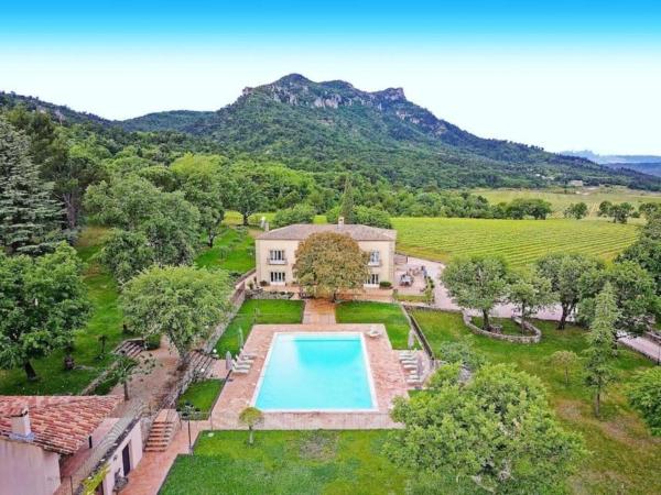 A la foto es mostra l'objecte Engardin, un havre de paix en Provence Verte situat a la ciutat de La Celle.