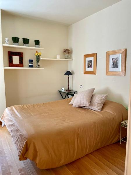 Na zdjęciu widoczny jest obiekt Apartamento con parking-Palacio de Festivales położony w mieście Santander.