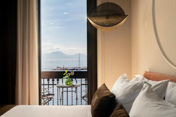 A la foto es mostra l'objecte Demetra Luxury Suites situat a la ciutat de Nàpols.