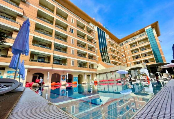 Na fotografii je vidět objekt AMH Hotel Durres nacházející se ve městě Durrës.