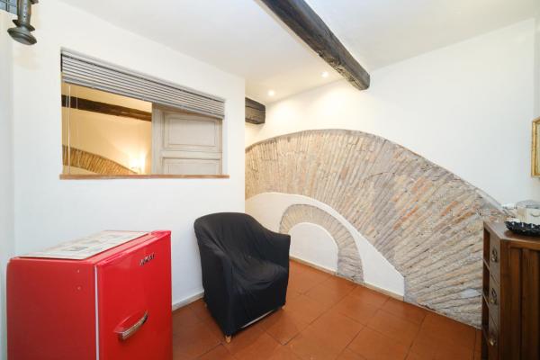 Pantheon's Arch by BuddyRent, Rome