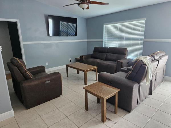 Villa Varges Be Our Guest - Lehigh Acres, FL