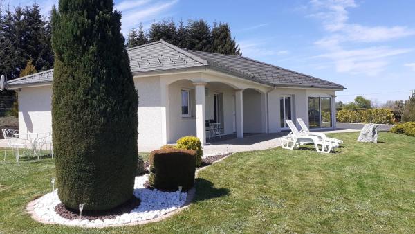 En la foto se muestra el objeto Haute-loire Tence Belle maison neuve plain-pied 4 étoiles avec parc arboré clos ubicado en la ciudad de Tence.