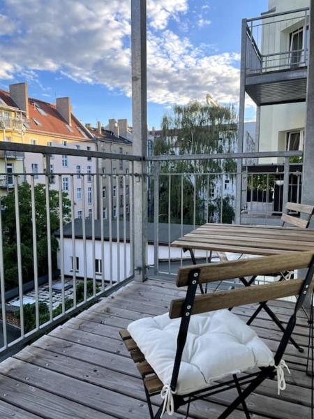 Newly Renovated Apartment In Ideal Location - Berlijn