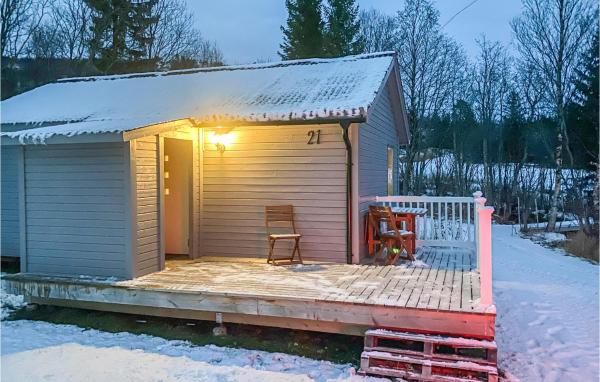 A la foto es mostra l'objecte Awesome Home In Kråkrøhamn situat a la ciutat de Hamnvik.