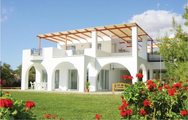 A la foto es mostra l'objecte Soleiliosonne Haus Minos situat a la ciutat de Ermioni.