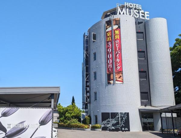 Na fotografii je vidět objekt ホテルミュゼ愛子Hotel MUSEE Ayashi nacházející se ve městě Moniwa.