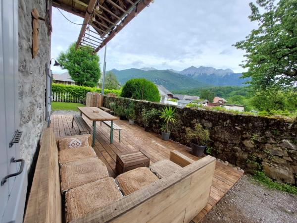 A la foto es mostra l'objecte Côté montagnes situat a la ciutat de Chevaline.