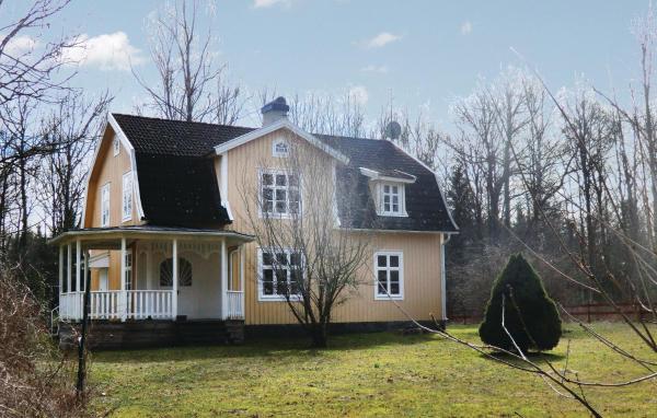 Na foto é possível ver o objeto Cozy Home In Gullabo With Kitchen localizado na cidade de Gullabo.