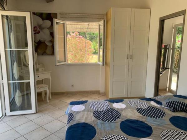 A la foto es mostra l'objecte Appartement F2 privé dans villa situat a la ciutat de Les Serres.