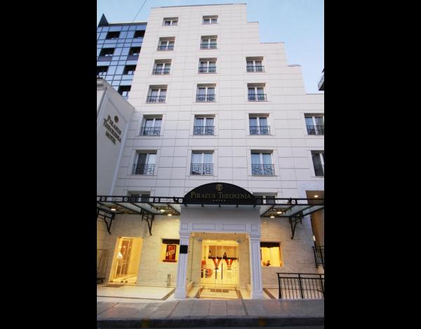 Na fotografii je vidět objekt Piraeus Theoxenia Hotel nacházející se ve městě Pireus.