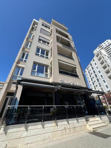 Na fotografii je vidět objekt Gold Vollga House Durres nacházející se ve městě Durrës.