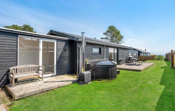 A la foto es mostra l'objecte Awesome Home In Ebeltoft With Wifi situat a la ciutat de Ebeltoft.