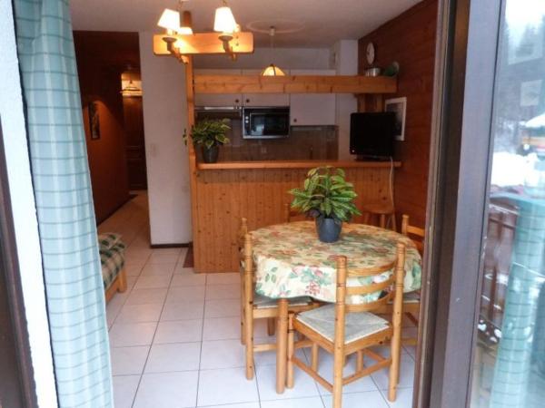 Na fotografii je vidět objekt Appartement cosy 4 pers. à Châtel, balcon exposé sud, proche télécabine Linga, WiFi inclus - FR-1-676-125 nacházející se ve městě Châtel.
