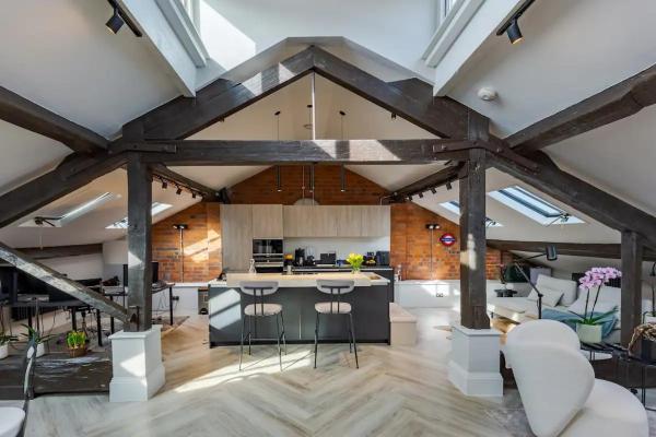 Pass the Keys Exquisite Penthouse Loft Jewellery Q WParking, Birmingham