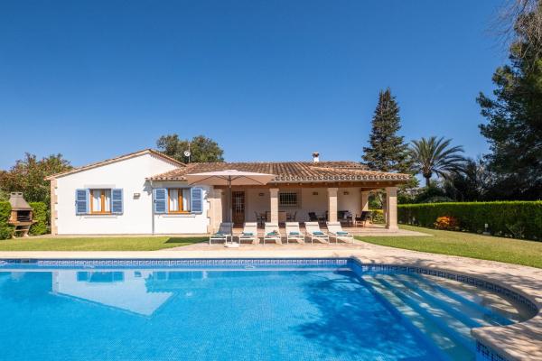 Nella foto è visibile l'oggetto Villa Marina de Namer By SunVillas Mallorca situato nella città di Pollença.