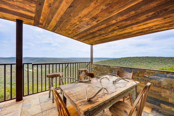 A la foto es mostra l'objecte Scenic Leakey Vacation Rental with Private Patio! situat a la ciutat de Leakey.