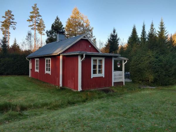 На фото показан объект Ireneborg, cottage with Finnish sauna, расположенный в городе Gennarby.