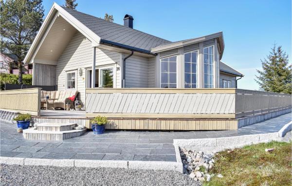 A la foto es mostra l'objecte Gorgeous Home In Torangsvåg With Wifi situat a la ciutat de Austevoll.