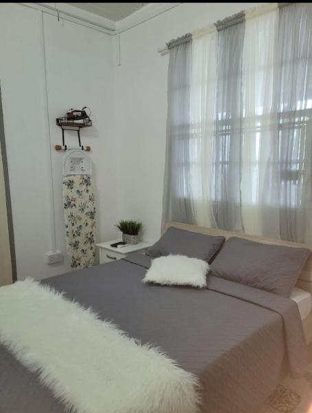 The photo shows the Portsmouth, Cottage Chambre d'hôte located in the city of Guillet.